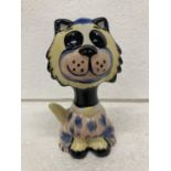 A LORNA BAILEY CAT "MUPPET" - SIGNED TO THE BASE 13.5 CM