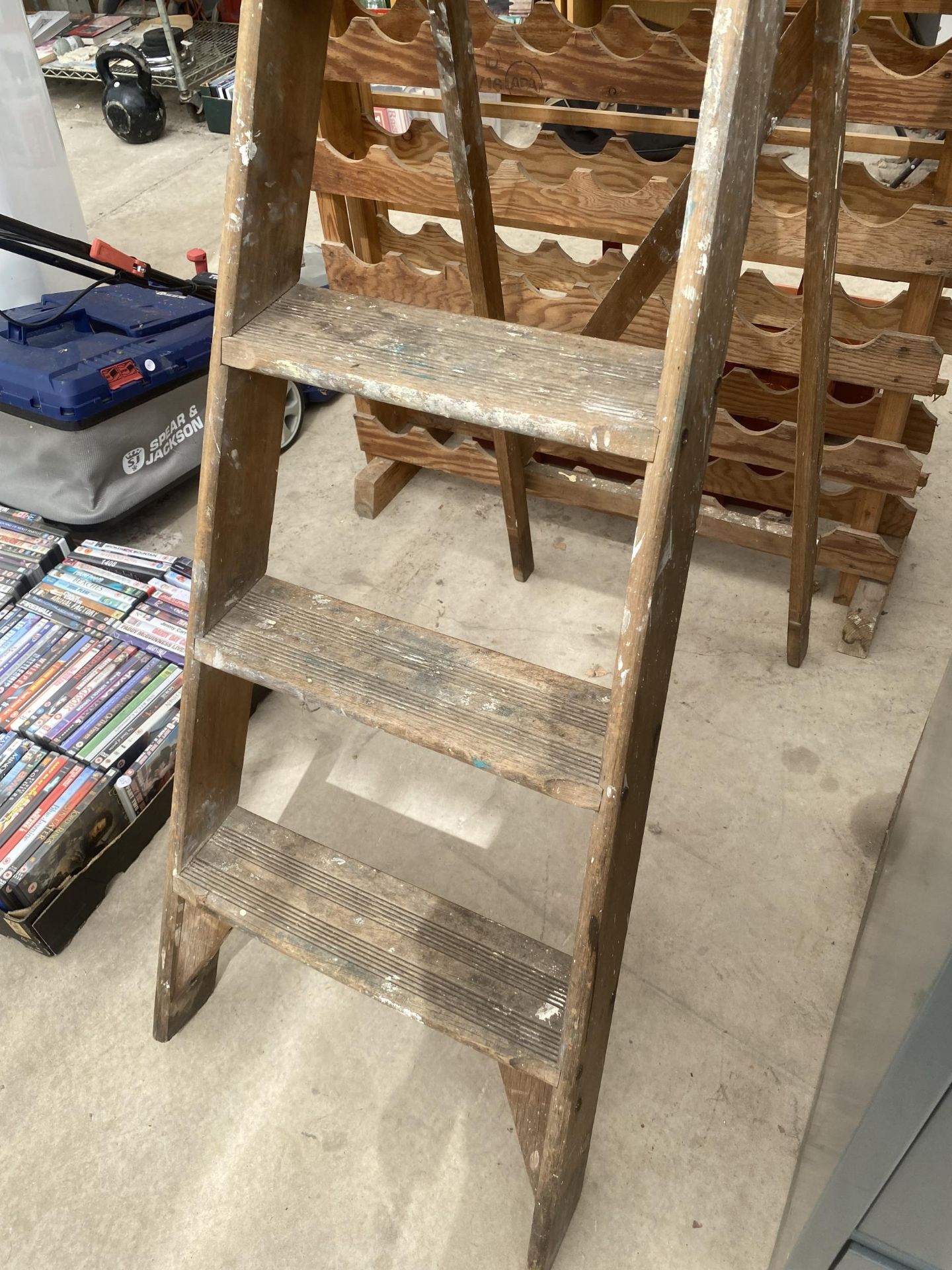 A VINTAGE FOUR RUNG WOODEN STEP LADDER - Image 2 of 3