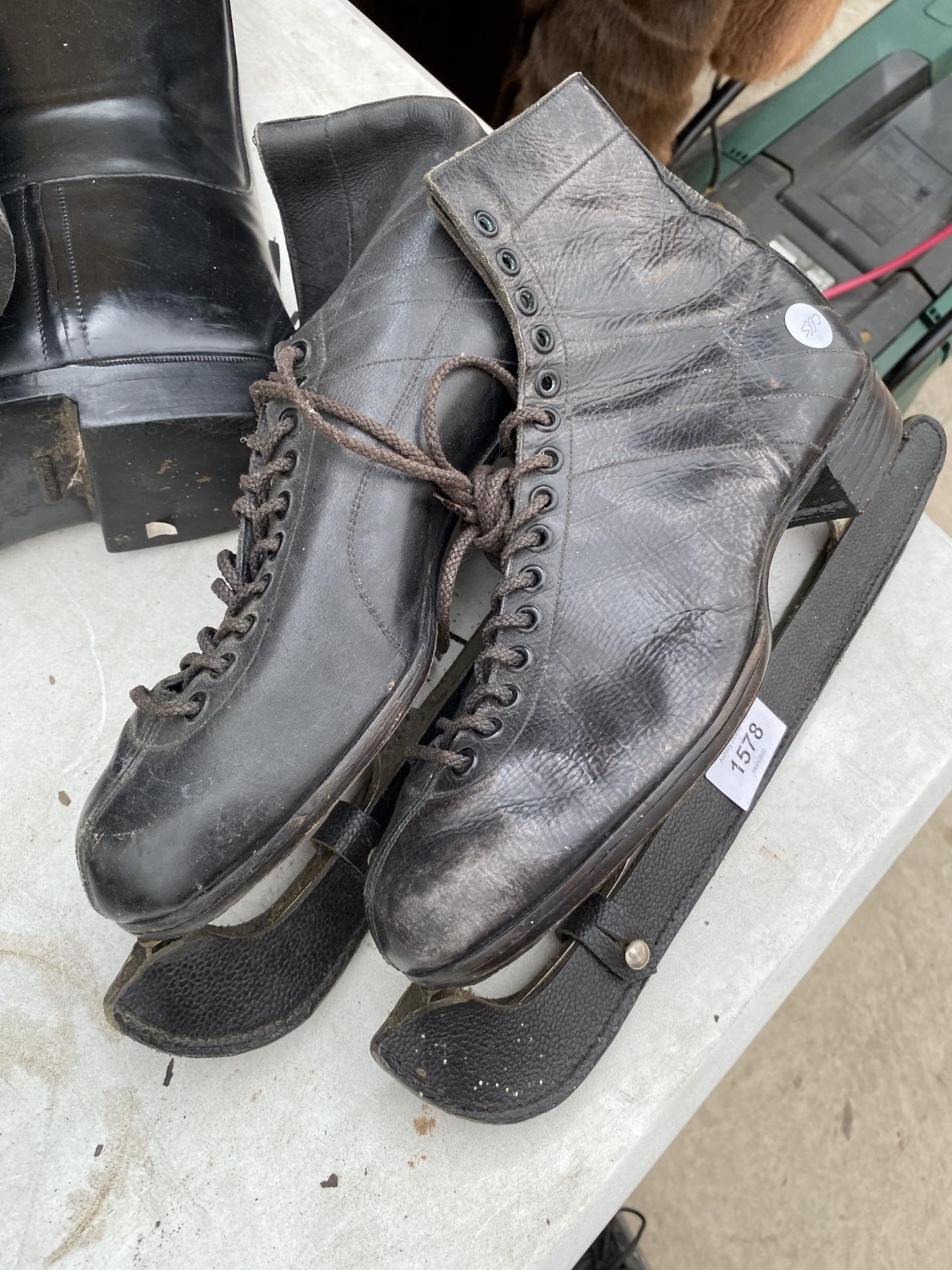 A PAIR OF VINTAGE ICE SKATES AND A PAIR OF RIDING BOOTS - Image 3 of 3