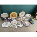 A COLLECTION OF CERAMIC WARE TO INCLUDE PLATES, VASES AND TRINKET DISHES ETC