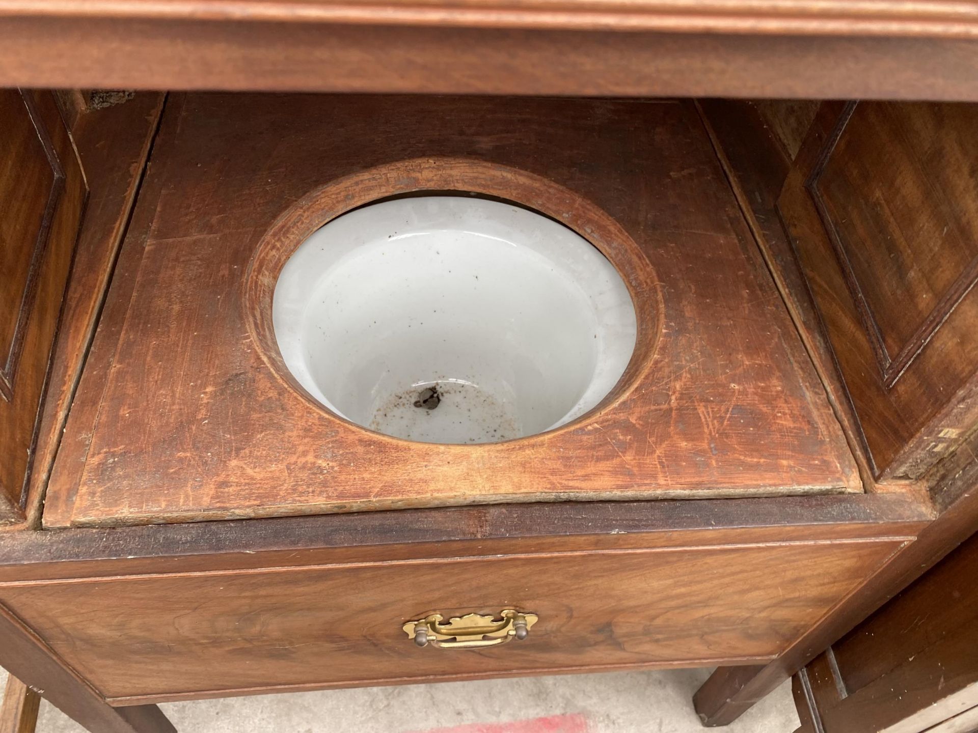 AN EDWARDIAN TWO DRAWER FILING CABINET AND VICTORIAN COMMODE - Image 6 of 6