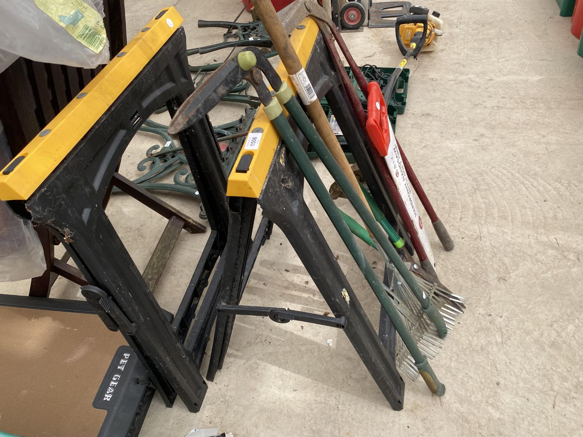 A PAIR OF FOLDING SAW BENCHES AND AN ASSORTMENT OF GARDEN TOOLS TO INCLUDE A RAKE AND SHEARS ETC - Image 2 of 3