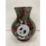 AN ANITA HARRIS PANDA VASE HANDPAINTED AND SIGNED IN GOLD TO THE BASE - 14.5 CM