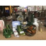 A MIXED LOT OF ITEMS TO INCLUDE DECANTER, MANTLE CLOCK, VINTAGE A. A. BADGE, VINTAGE BOTTLES,