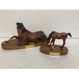 A BESWICK MATT BAY HORSE ON WOODEN PLINTH "SPIRIT OF PEACE" - FROM HOOF TO END OF TAIL - 25 CM AND