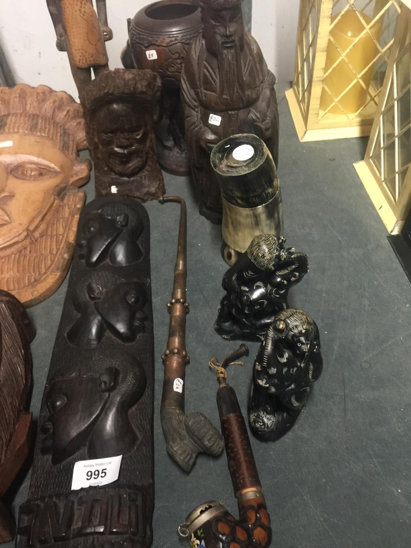 A COLLECTION OF TREEN ITEMS TO INCLUDE CARVED WALL PLAQUES, A TREEN BUST 'ELEPHANT' GOBLET, ELEPHANT - Image 4 of 4