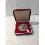 A USA JOHN F KENNEDY SILVER PROOF MEDAL WITH PRESENTATION BOX