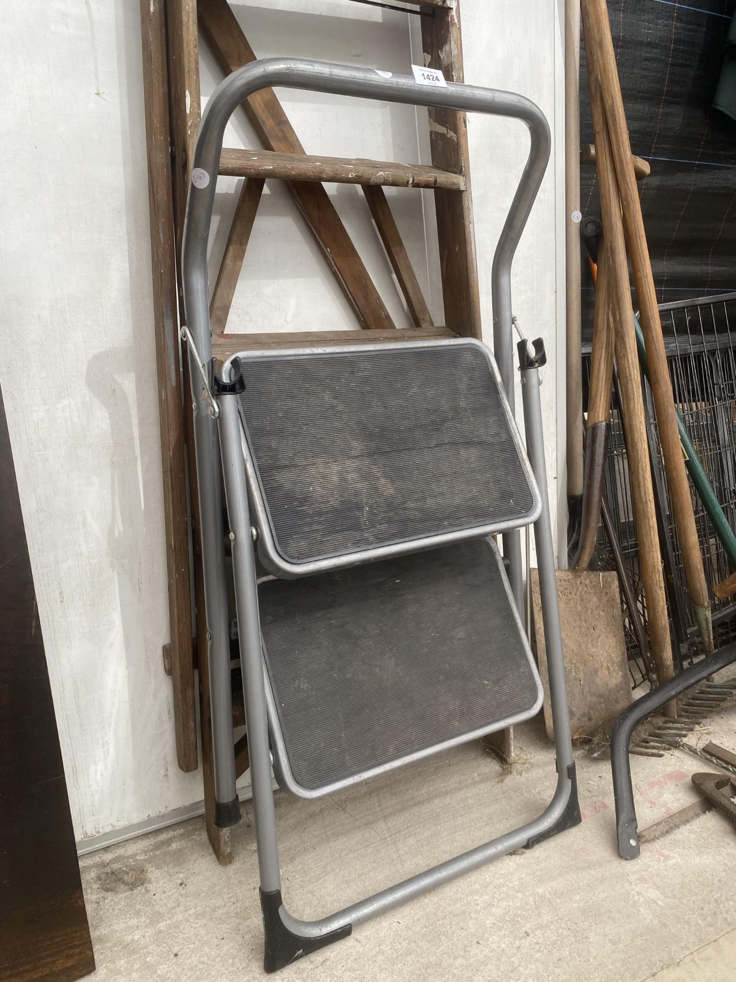 A VINTAGE FIVE RUNG WOODEN STEP LADDER AND AND A SMALL TWO RUNBG STEP - Image 2 of 3
