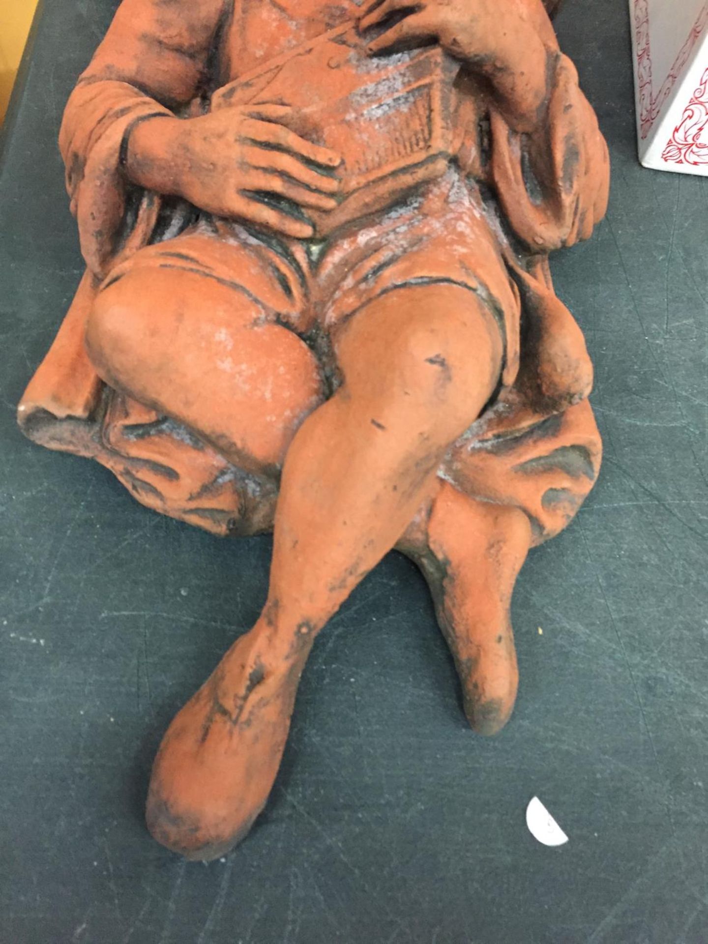 A TERRACOTTA WALL HANGING MINSTREL HEIGHT 56CM - Image 2 of 4