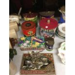 A QUANTITY OF VINTAGE TINS TO INCLUDE QUAKER PORRIDGE OATS, CADBURY BISCUITS, ETC PLUS A QUANTITY OF