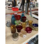 A QUANITY OF COLOURFUL GLASSWARE TO INCLUDE DECANTERS, JUGS, BOWLS, DRINKWARE ETC.,