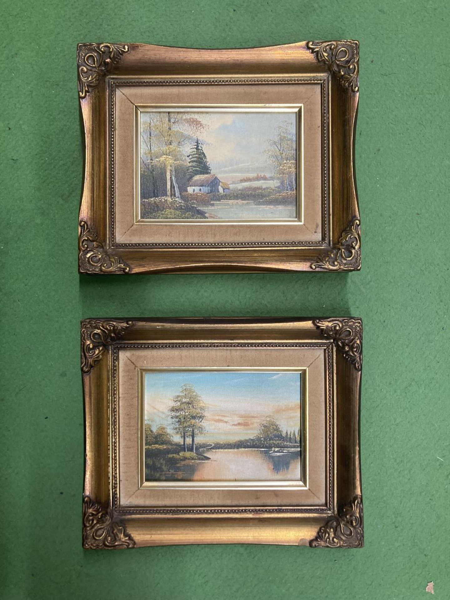 A PAIR OF OIL PAINTINGS ON CANVAS IN ORNATE GOLD FRAMES - MEASUREMENTS TO INCLUDE THE FRAME ARE 28 X