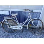 A VINTAGE LADY ROSE LADIES BIKE