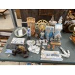 AN ASSORTMENT OF ITEMS TO INCLUDE FIGURES, A COIN COUNTER AND SIGNS ETC