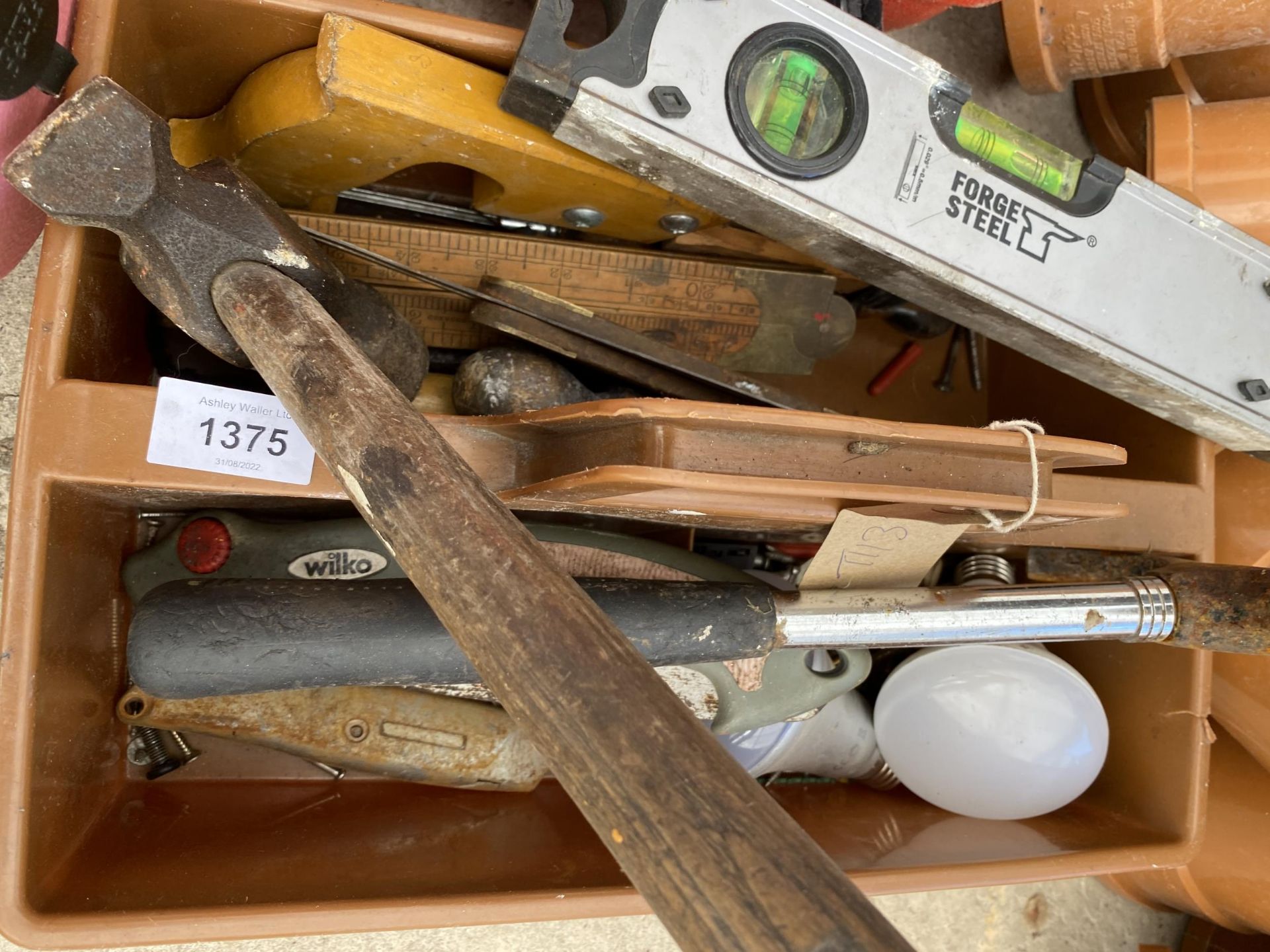 AN ASSORTMENT OF TOOLS TO INCLUDE SOCKETS, DRILLS AND HAMMERS ETC - Image 7 of 7