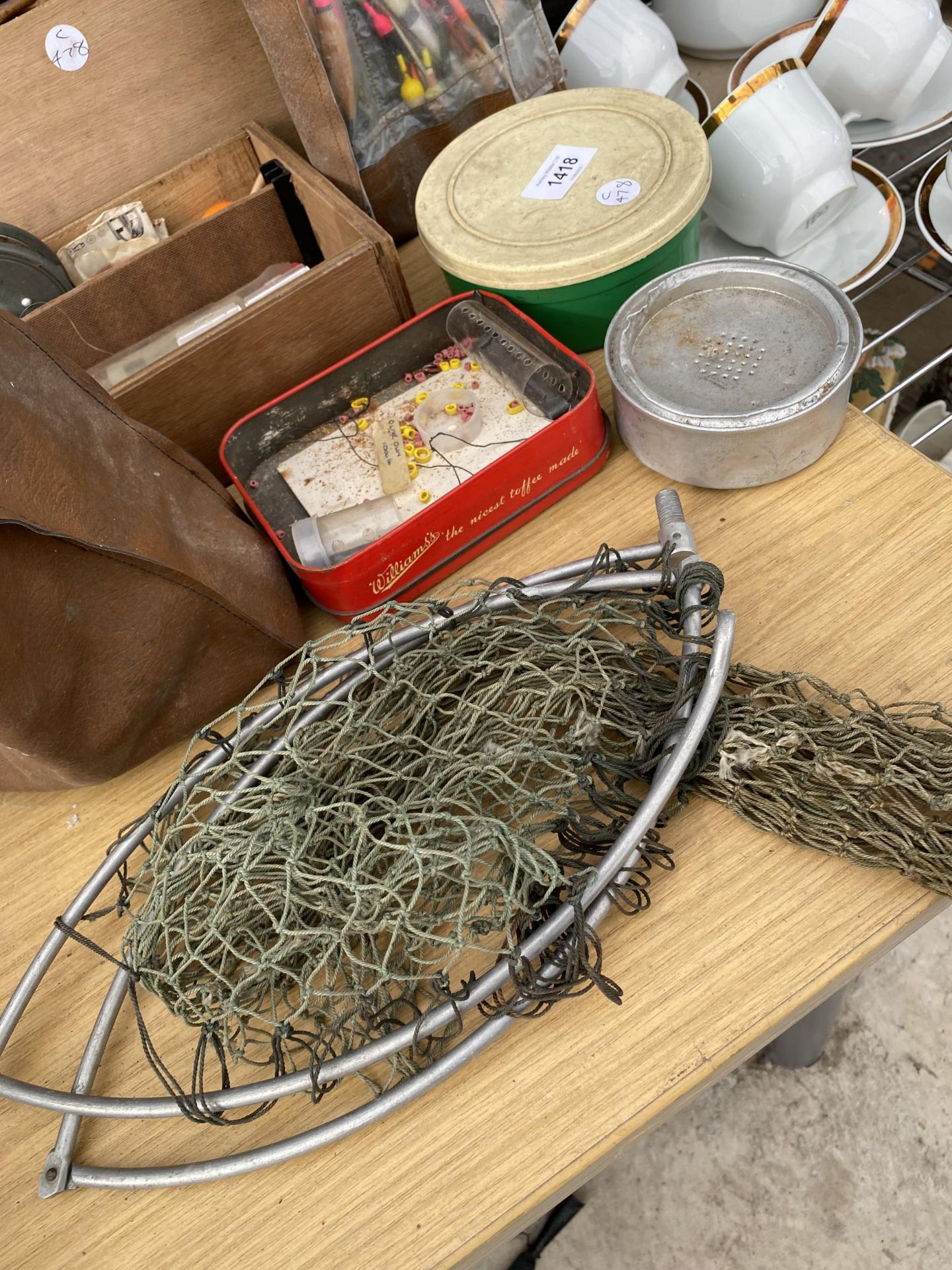 AN ASSORTMENT OF VINTAGE FISHING TACKLE TO INCLUDE A WICKER TACKLE BASKET, REELS AND FLOATS ETC - Image 6 of 8