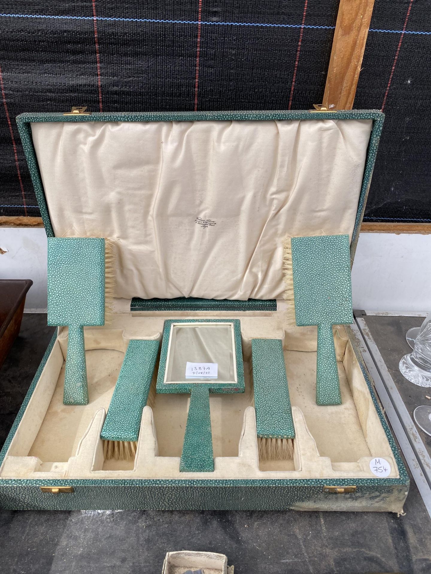 A RETRO WALLACE ALLAN CASED DRESSING TABLE SET