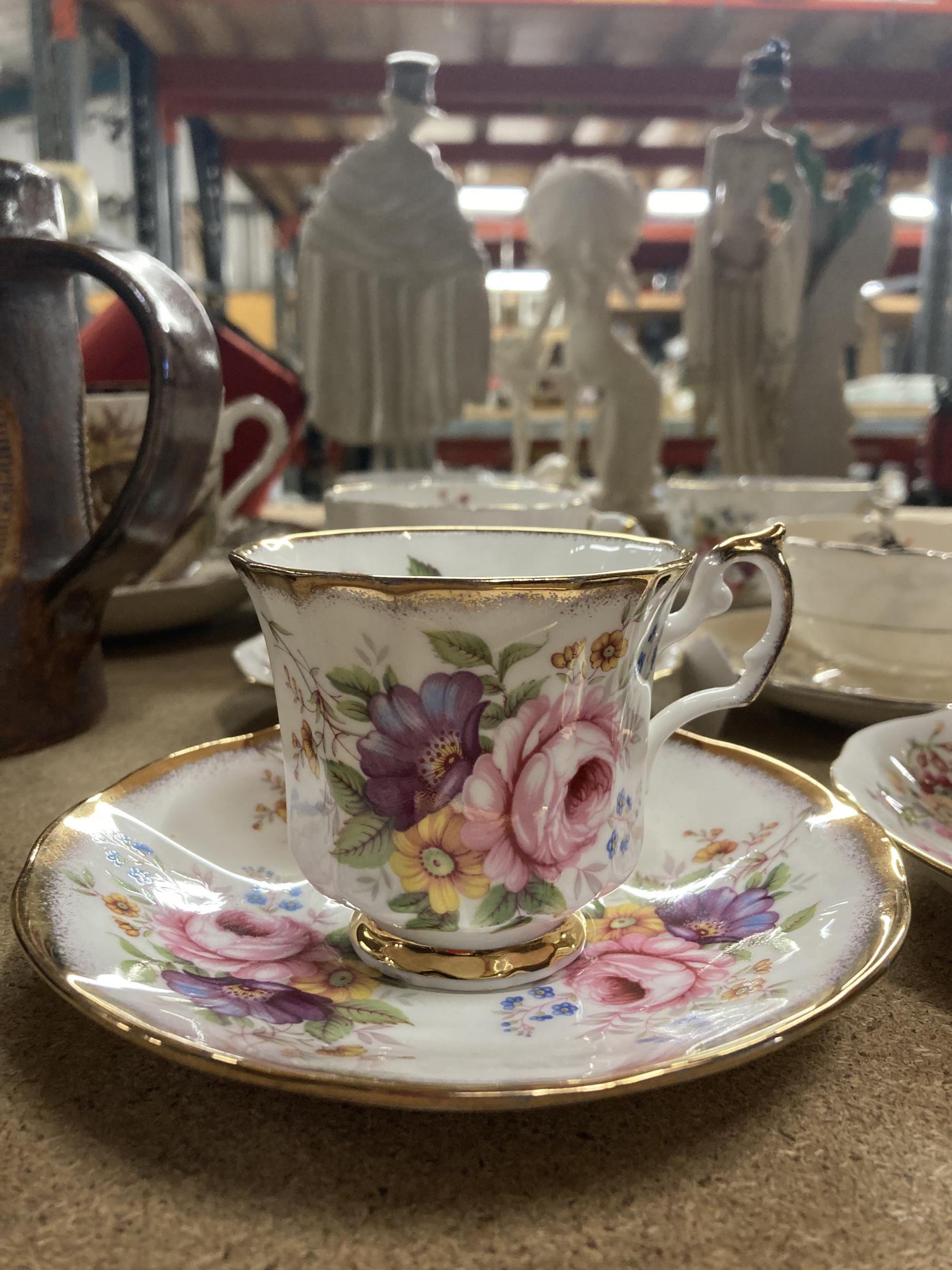 AN ASSORTMENT OF CHINA CUPS AND SAUCERS TO INCLUDE ROYAL CROWN DERBY 'DERBY POSIES', PARAGON, - Image 2 of 5