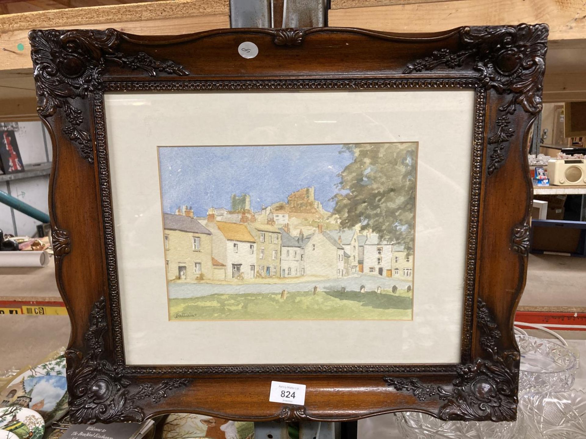 A FRAMED VINTAGE WATER COLOUR OF CORFE CASTLE SIGNED L. WILLIAMS 40CM X 48CM