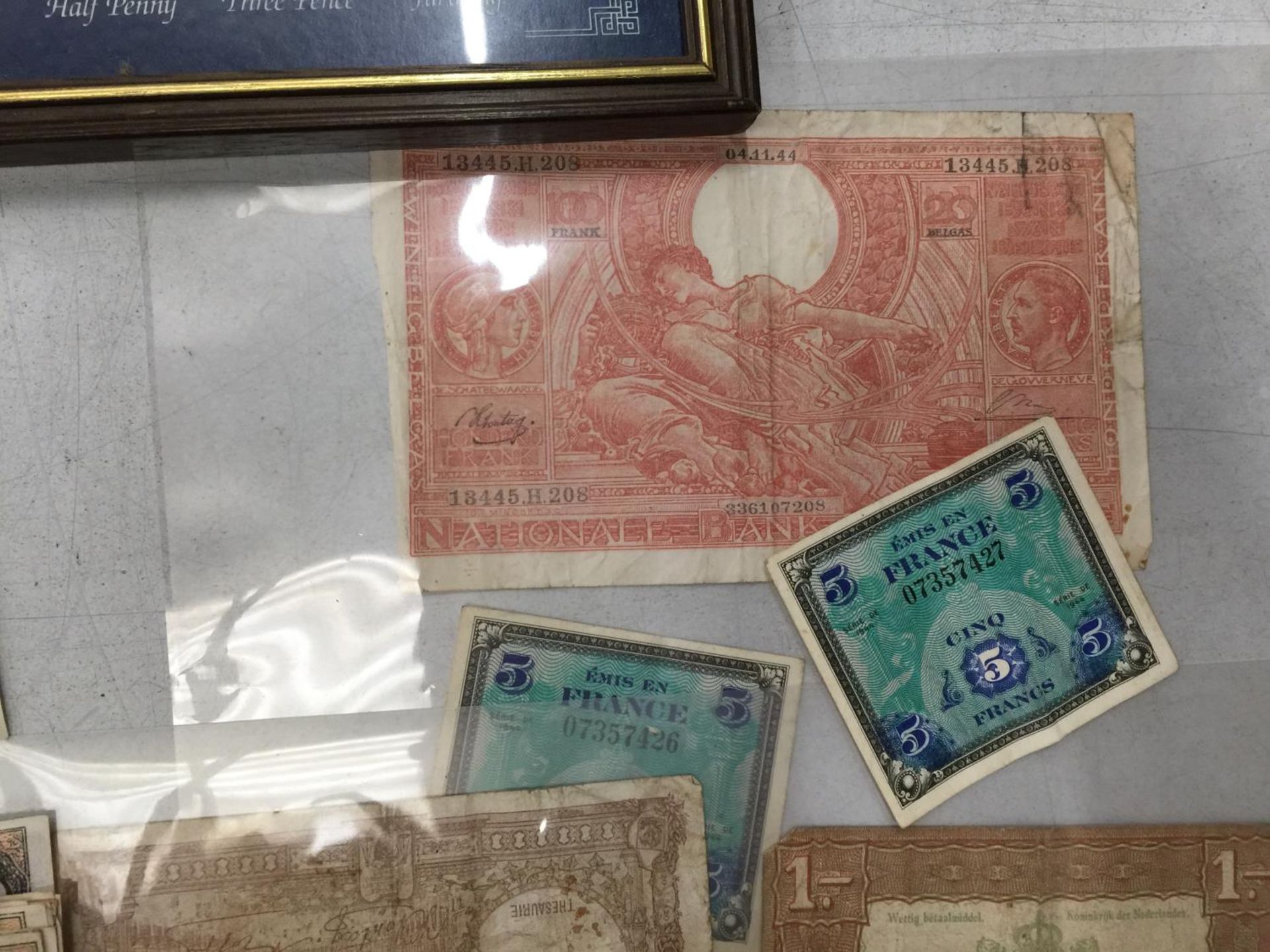 A QUANTITY OF VINTAGE U.S.A., BELGIUM AND FRENCH BANK NOTES PLUS A COLLECTION OF TWO SHILLING - Image 6 of 8