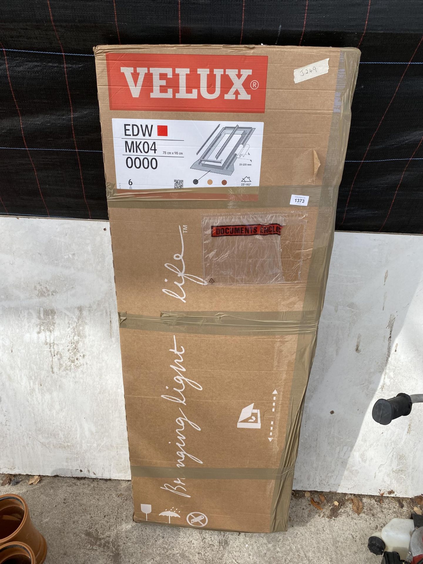 A VELUX WINDOW, EDW MK04 (78CM X 98CM)