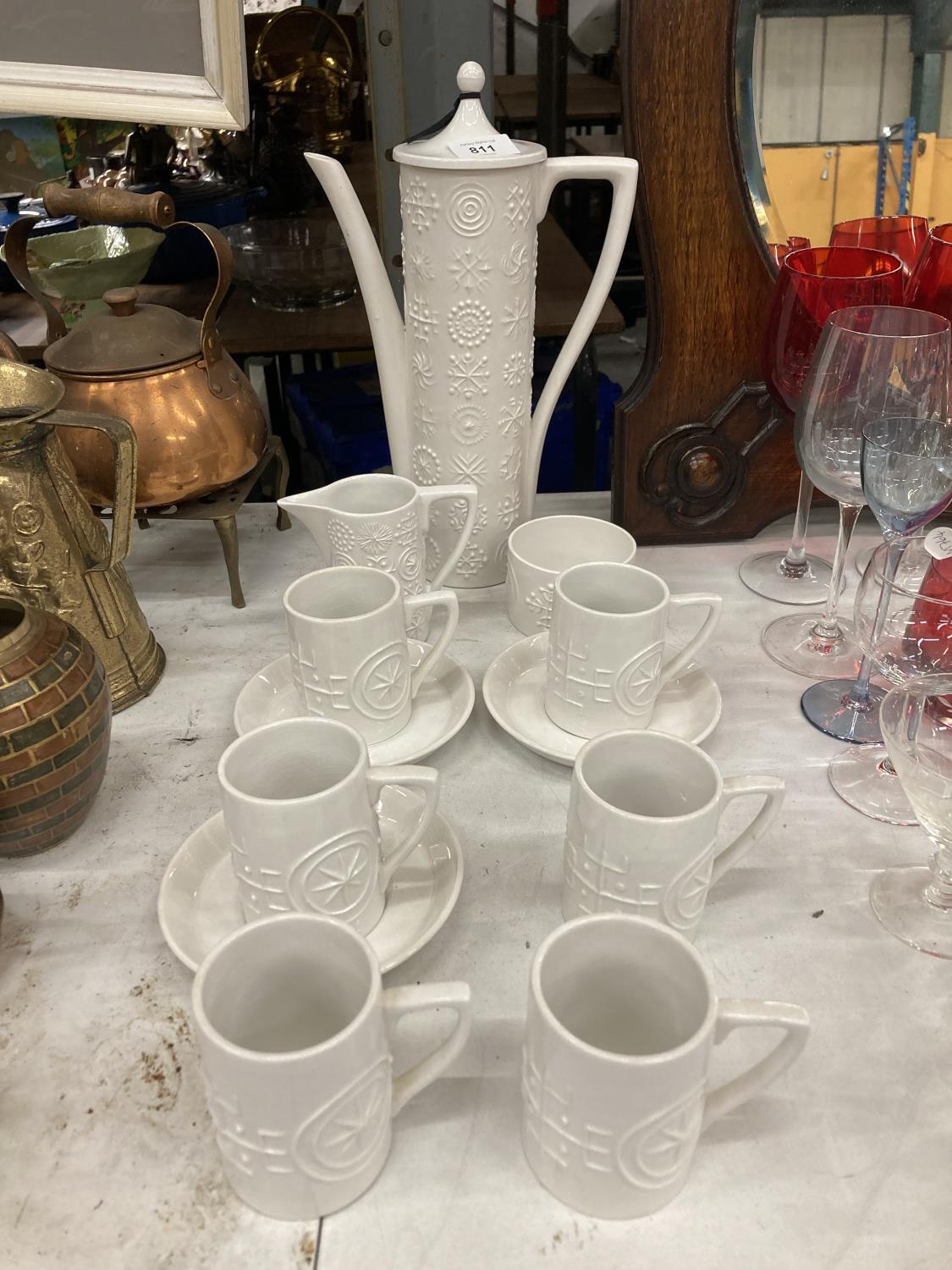 A PORTMEIRION PART COFFEE SET IN THE 'TOTEM' DESIGN TO INCLUDE A COFFEE POT, CREAM JUG, SUGAR