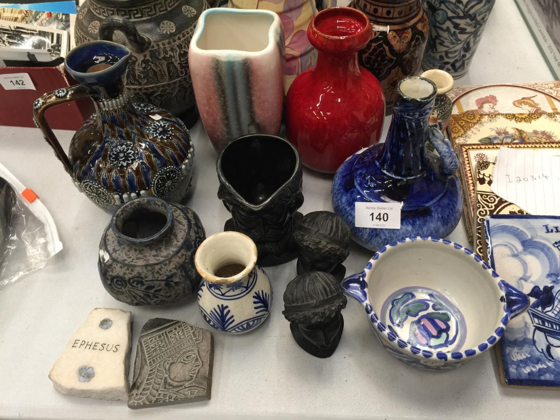 A QUANTITY OF POTTERY ITEMS TO INCLUDE A SYLVAC RETRO VASE, A SEAHORSE JUG, VASES, JUGS, VINTAGE - Image 2 of 7