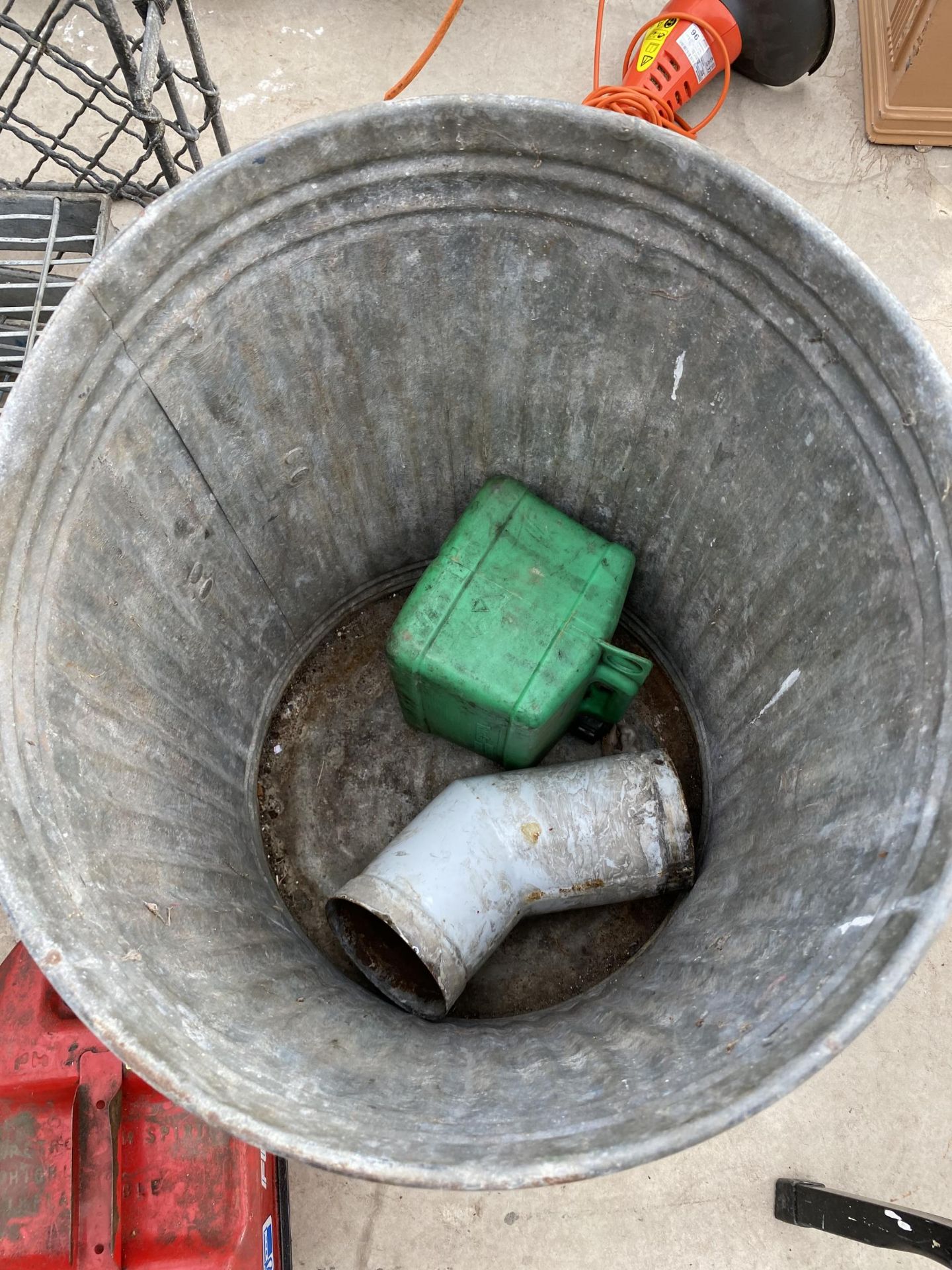 A GALVANISED DUST BIN AND A METAL FUEL CAN - Image 2 of 4