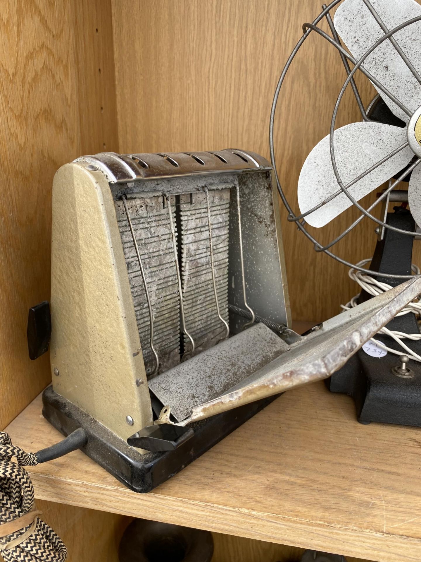 A VINTAGE PIFCO FAN AND A SWAN BRAN TOASTER - Image 2 of 6