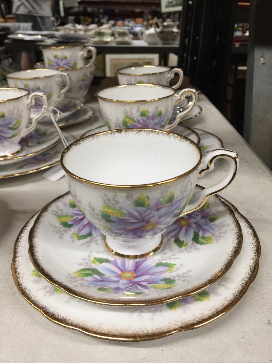 A ROYAL STAFFORD 'DAHLIA' TEASET TO INCLUDE CAKE PLATE, CREAM JUG, SUGAR BOWL, CUPS, SAUCERS AND - Image 2 of 3