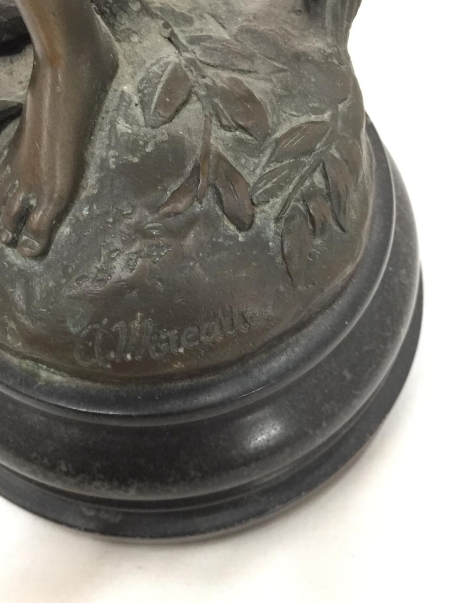 A LATE 19TH CENTURY FRENCH BRONZE FIGURE OF CUPID WITH BOW AND SHIELD ON A MARBLE BASE SIGNED - Image 11 of 12