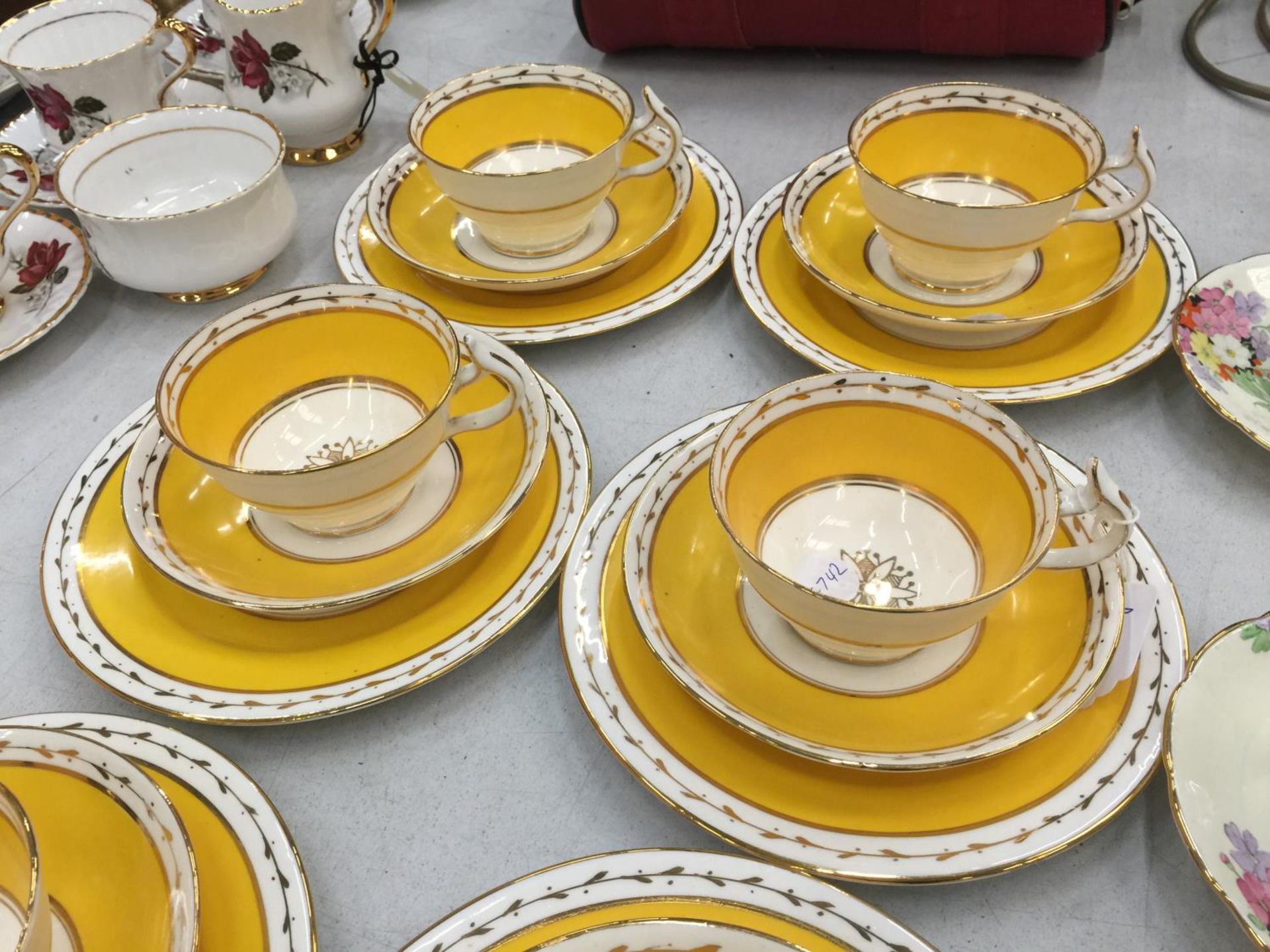 A QUANTITY OF WETLEY CHINA CUPS, SAUCERS AND PLATES IN A VIBRANT YELLOW AND GUILD COLOUR - Image 3 of 5