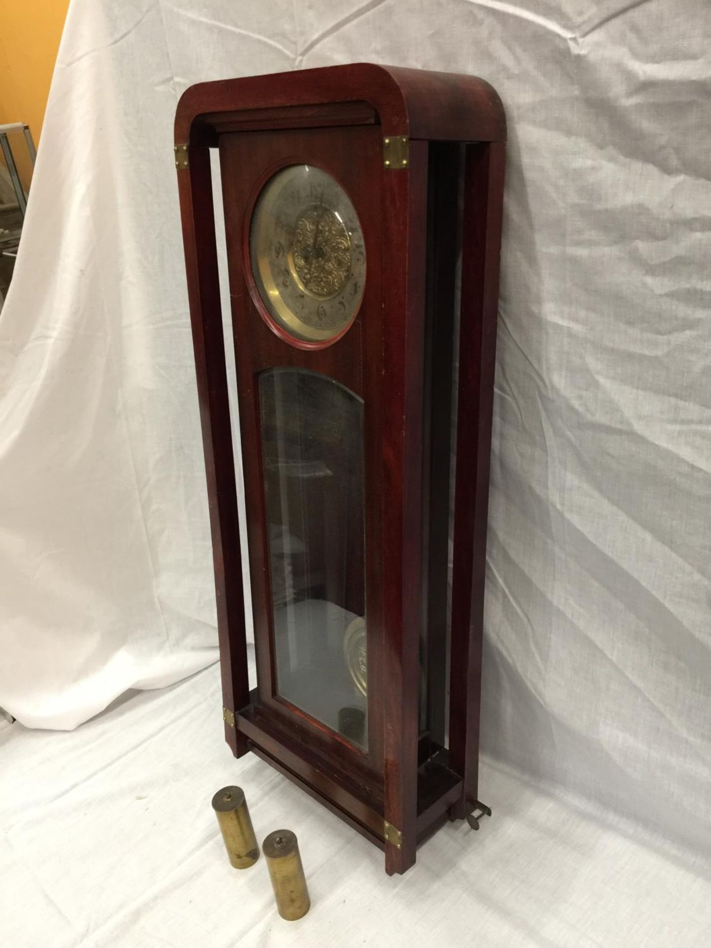 AN ART NOUVEAU STYLE MAHOGANY CASED WALL CLOCK WITH BRASS AND SILVERED DIAL - Image 5 of 9