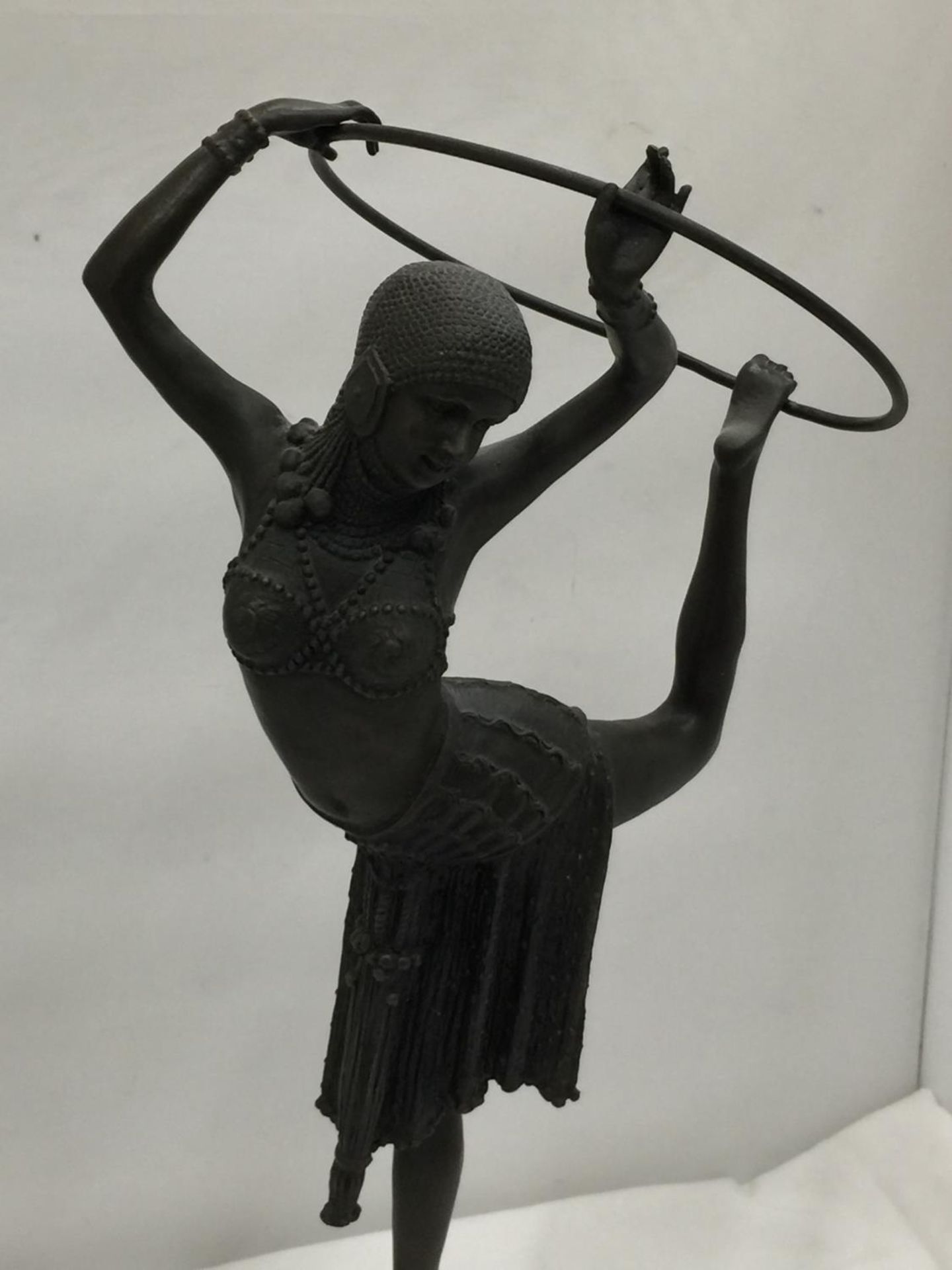 AN ART DECO STYLE BRONZE OF AN EGYPTIAN STYLE HOOP DANCER ON A MARBLE BASE SIGNED D.H. CHIPARUS H: - Image 2 of 7