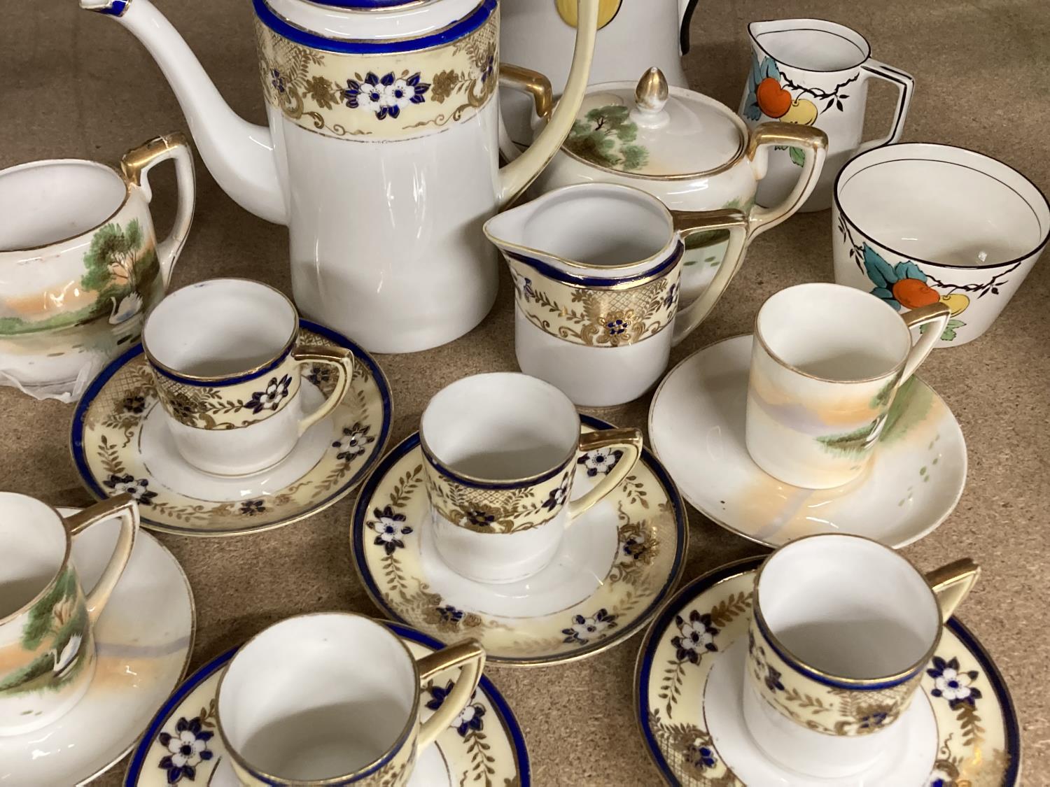 A QUANTITY OF TEAWARE TO INCLUDE A NORITAKE PART TEASET WITH COFFEE POT, CUPS, SAUCERS, CREAM JUG - Image 3 of 7