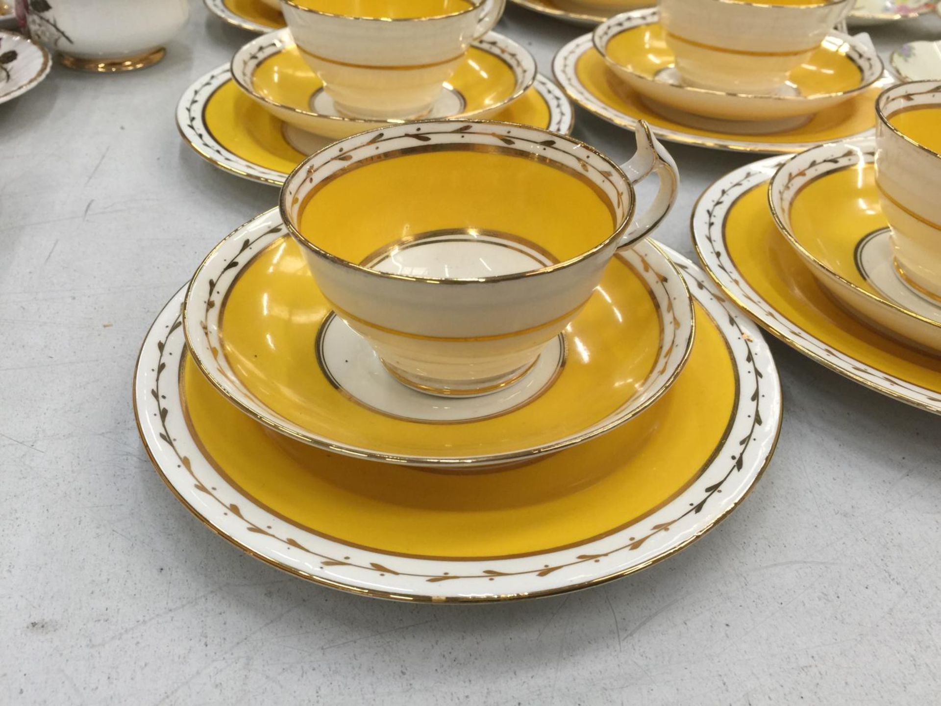 A QUANTITY OF WETLEY CHINA CUPS, SAUCERS AND PLATES IN A VIBRANT YELLOW AND GUILD COLOUR - Image 2 of 5