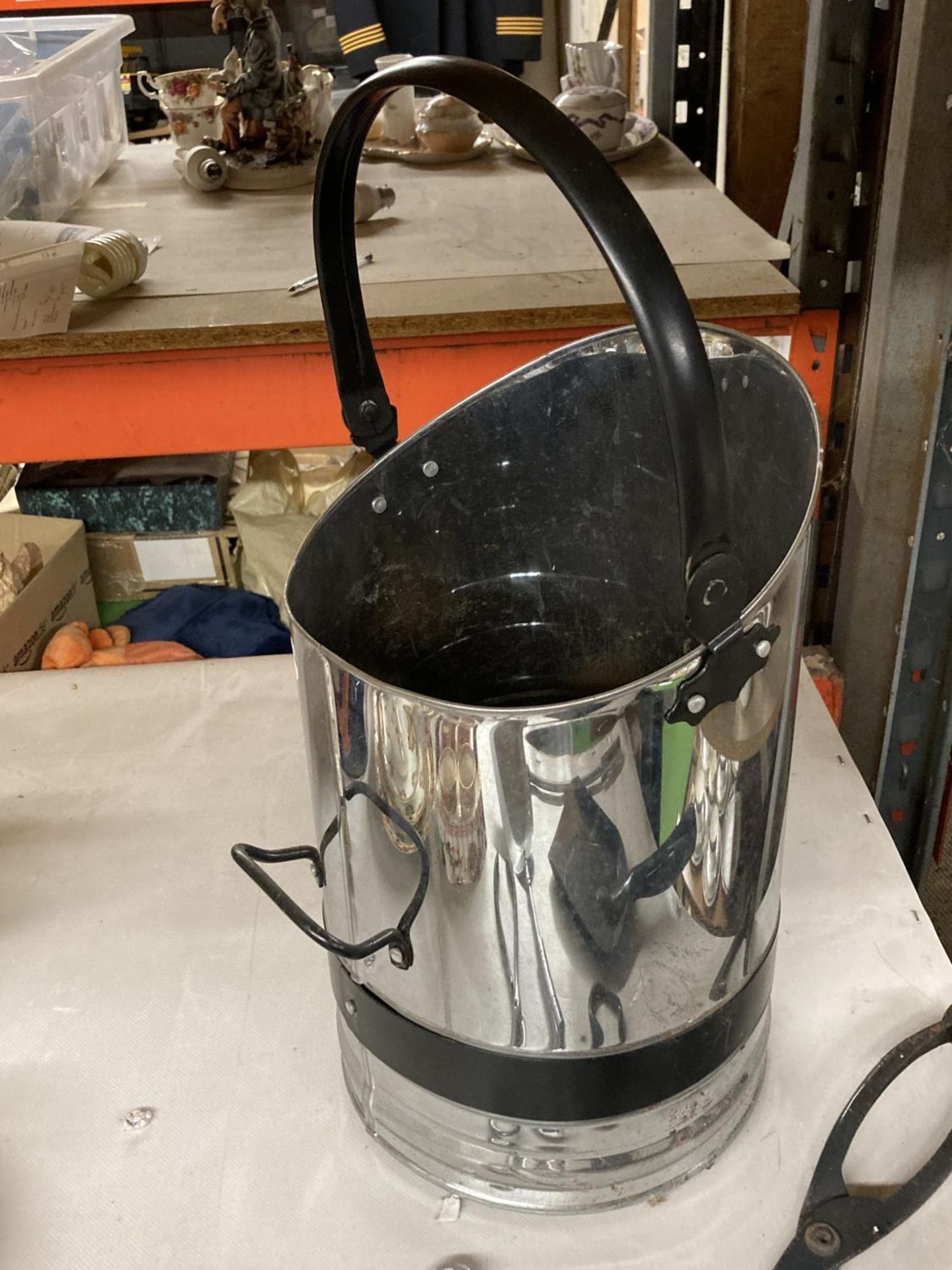 A STAINLESS STEEL AND BLACK COAL SCUTTLE, POKER, TONGS, SHOVEL, ETC - Image 3 of 4