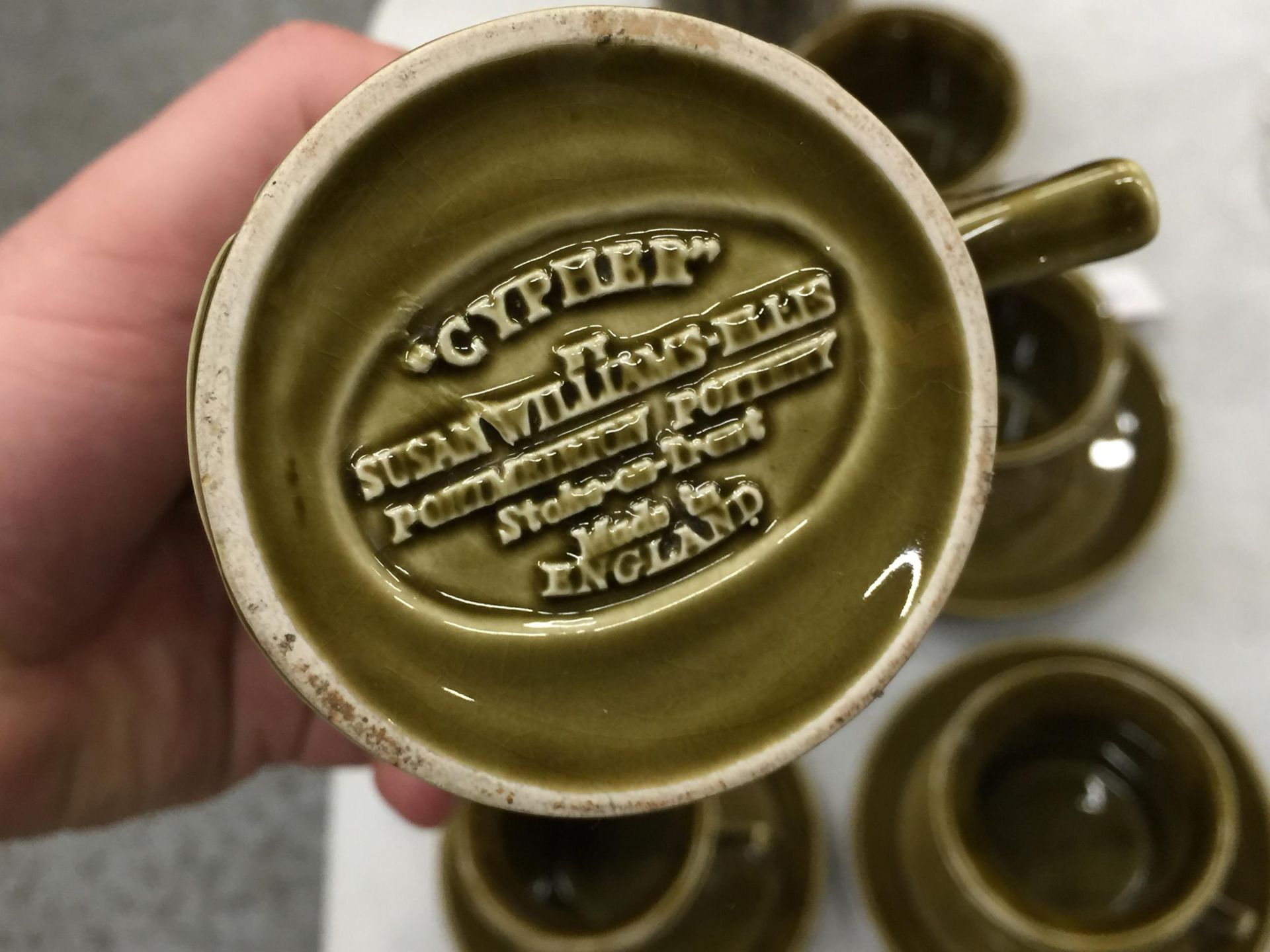 A PORTMEIRION GREEN 'TOTEM' COFFEE SET TO INCLUDE COFFEE POT, CREAM JUG, SUGAR BOWL CUPS AND SAUCERS - Image 6 of 6