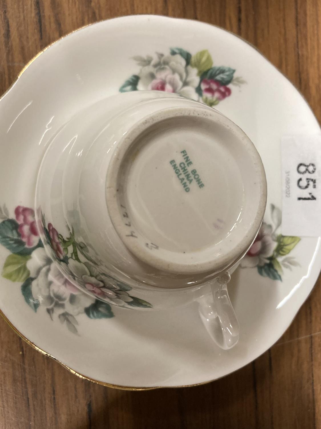 A BONE CHINA COFFEE SET WITH FLORAL DECORATION TO INCLUDE COFFEE SET, CREAM JUG, SUGAR BOWL, CUPS - Image 6 of 6