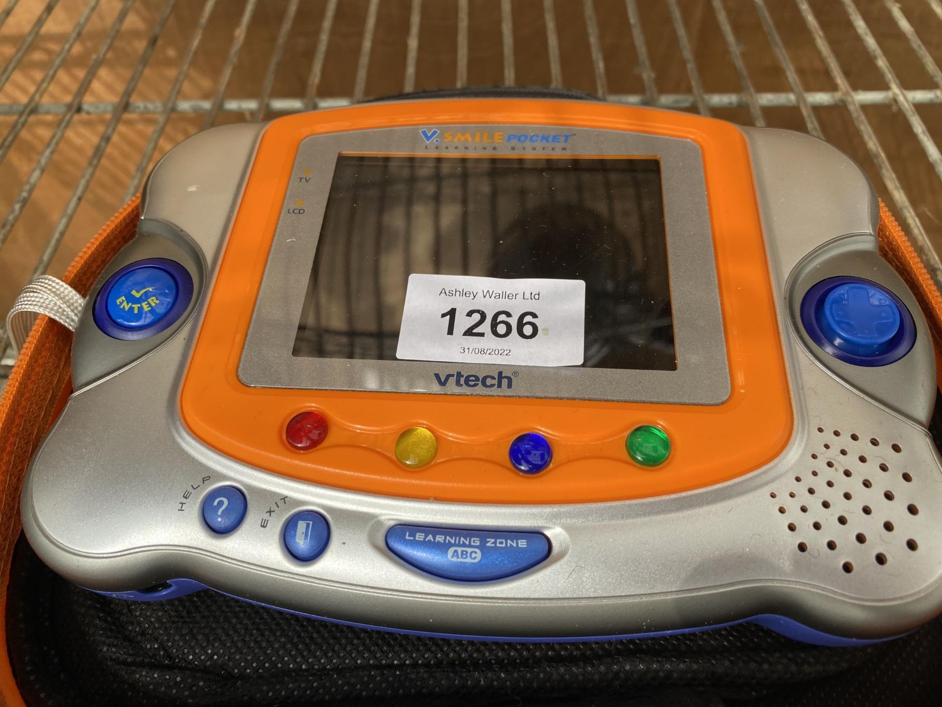 A VTECH CHILDRENS GAME CONSOLE - Image 3 of 3