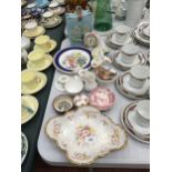 A QUANTITY OF CERAMIC AND CHINA ITEMS TO INCLUDE ROYAL DOULTON BASKETS, A PRATTWARE POT AND LID,