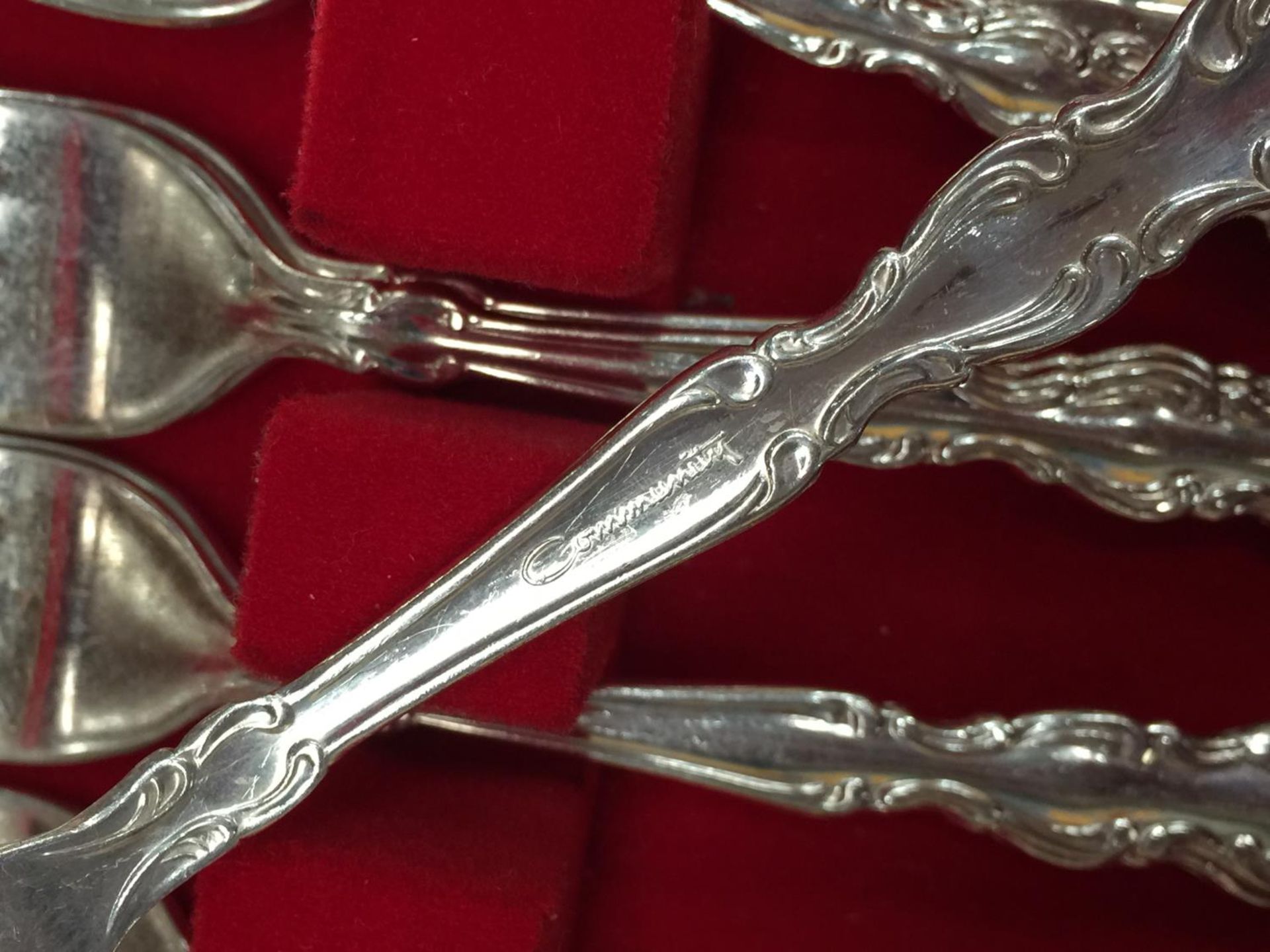 A 48 PIECE COMMUNITY FLATWARE SET IN DISPLAY CASE - Image 10 of 12