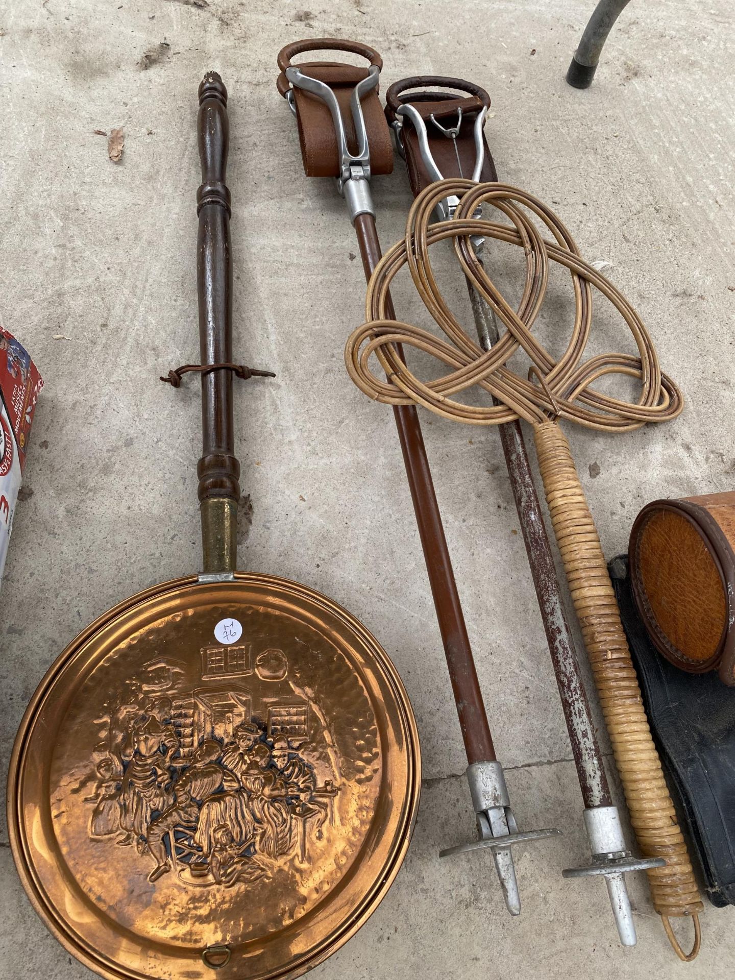 AN ASSORTMENT OF VINTAGE ITEMS TO INCLUDE A CARPET BEATER, STICK SEATS AND A BED WARMING PAN ETC - Image 2 of 2