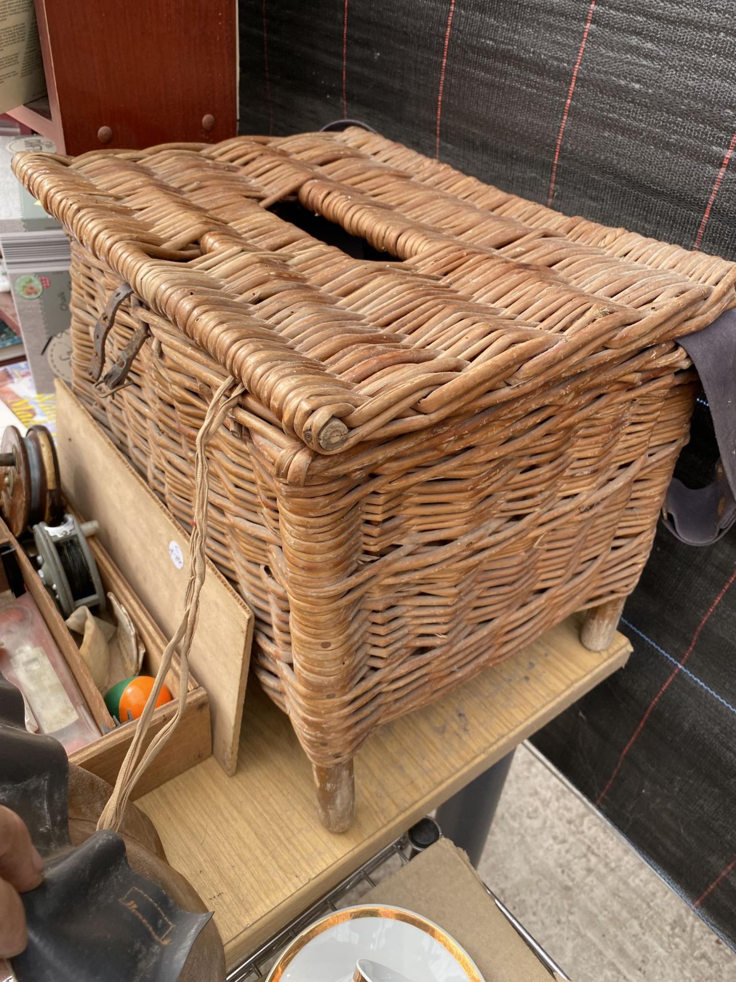 AN ASSORTMENT OF VINTAGE FISHING TACKLE TO INCLUDE A WICKER TACKLE BASKET, REELS AND FLOATS ETC - Image 2 of 8