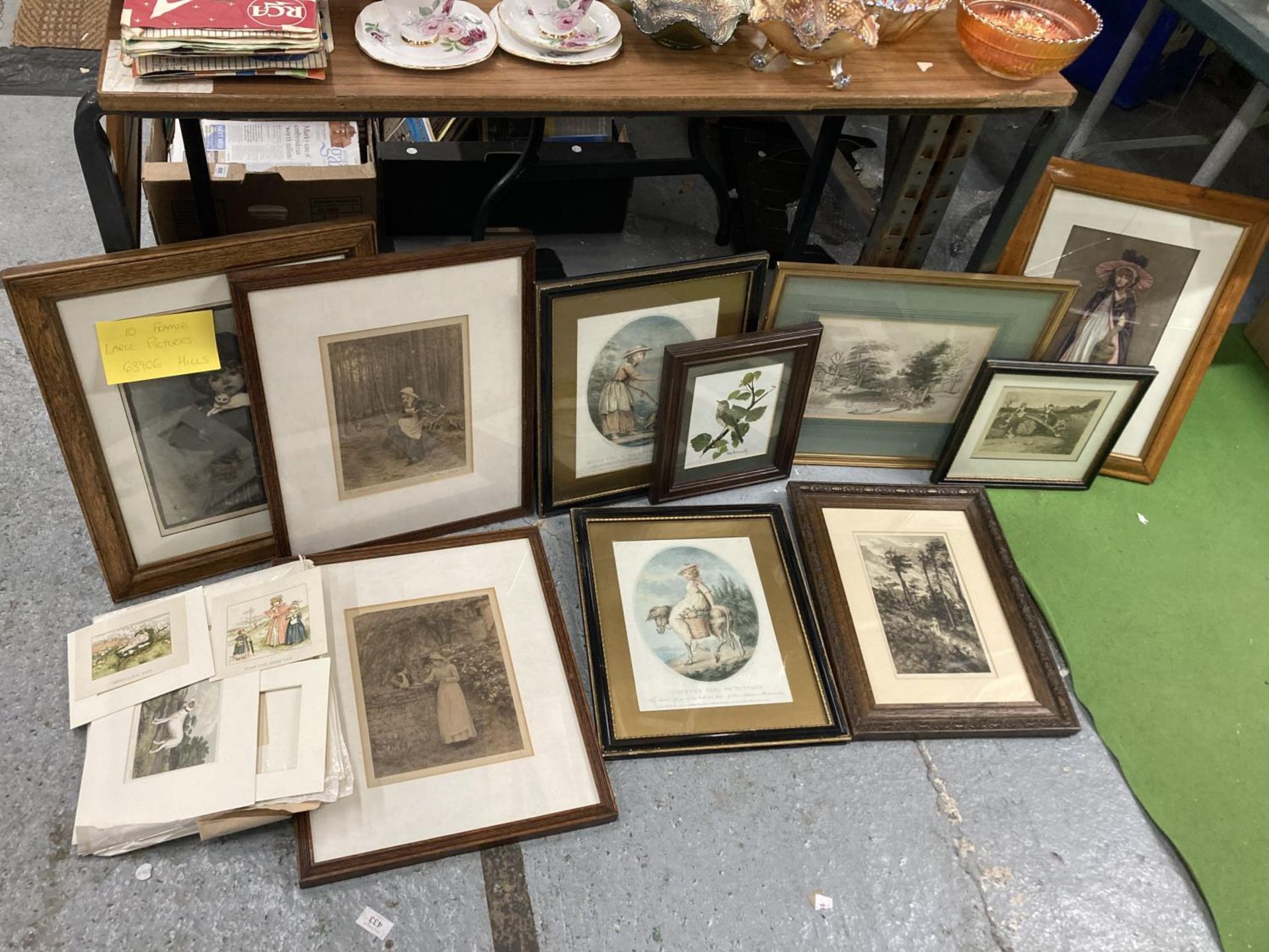 TEN LARGE VINTAGE FRAMED PRINTS AND A COLLECTION OF VICTORIAN UNFRAMED PRINTS