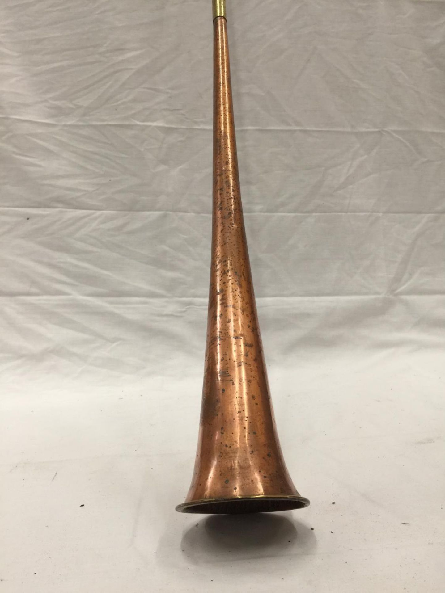 A LONG COPPER HUNTING HORN L: 122CM - Image 2 of 4