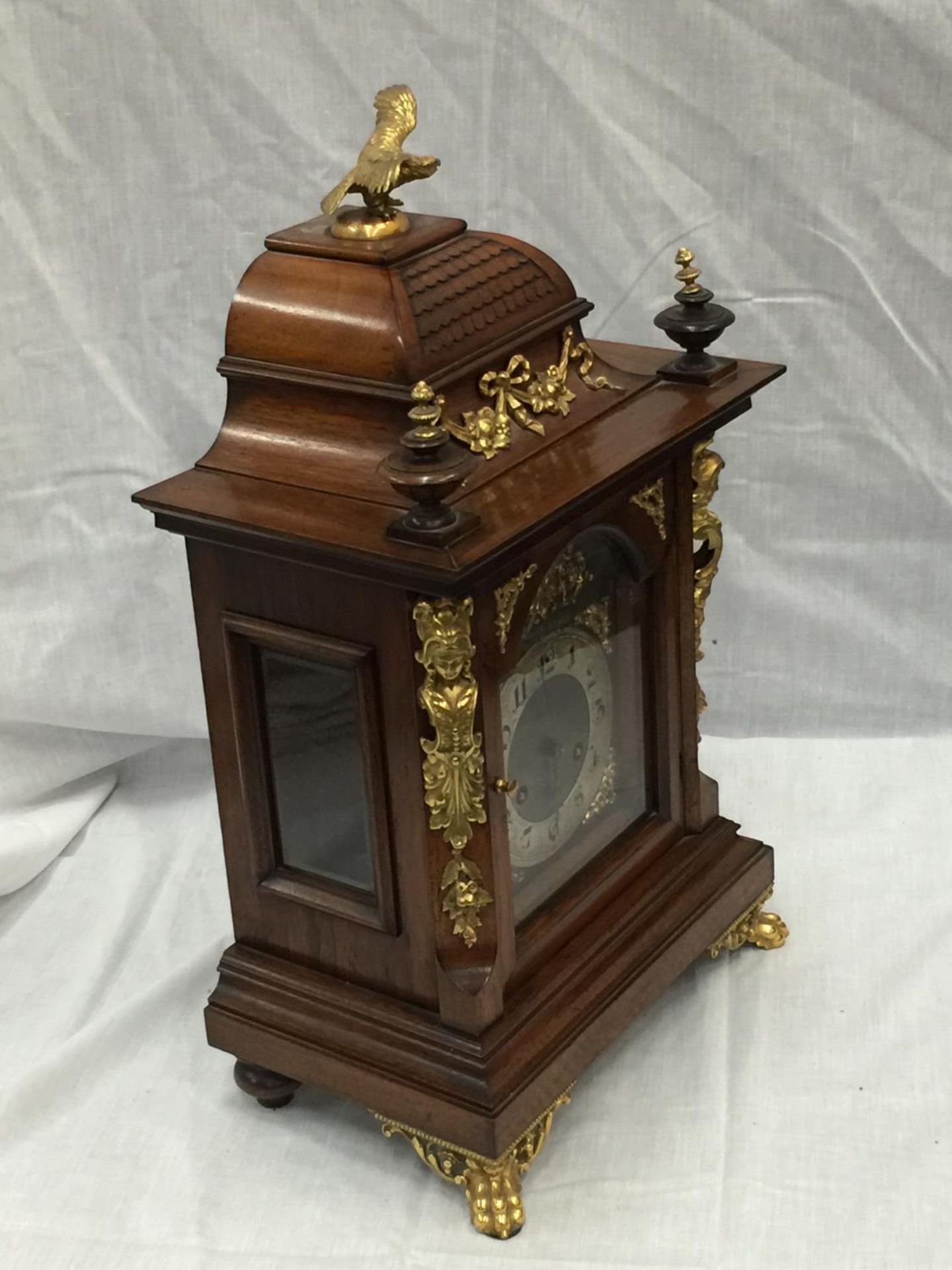 A 19TH CENTURY MAHOGANY CASED BRACKET CLOCK WITH FULL BRASS DIAL AND SILVER CHAPTER RING ORMOLA - Image 3 of 12