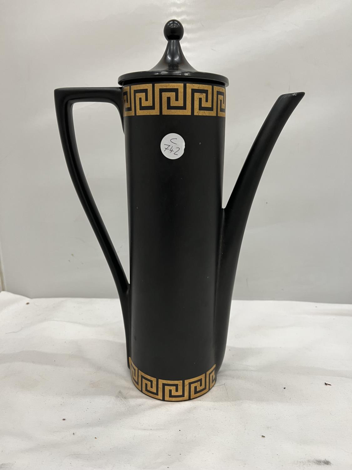 A BLACK PORTMEIRION COFFEE SET IN THE 'GREEK KEY' DESIGN TO INCLUDE A COFFEE POT, CREAM JUG, SUGAR - Image 3 of 4