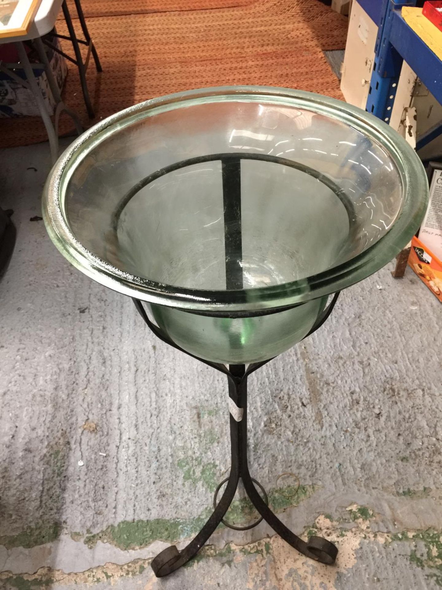 A LARGE BELL SHAPED GLASS BOWL ON A WROUGHT IRON STAND H: 96CM - Image 2 of 4