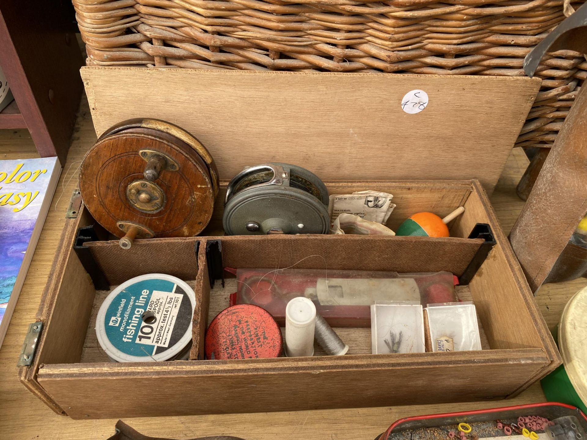 AN ASSORTMENT OF VINTAGE FISHING TACKLE TO INCLUDE A WICKER TACKLE BASKET, REELS AND FLOATS ETC - Image 4 of 8